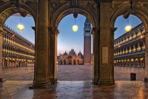 Piazza San Marco è una metafisica visione folgorante di luce.